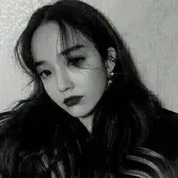 qq头像女生黑白世界你融入不了实话不中听谎话更迷人