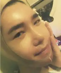 韩流男屌丝整容挨50刀花美男血泪变脸史