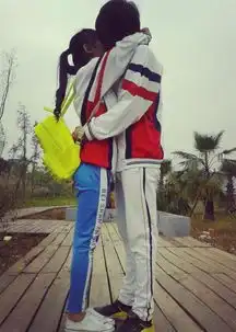 校服控