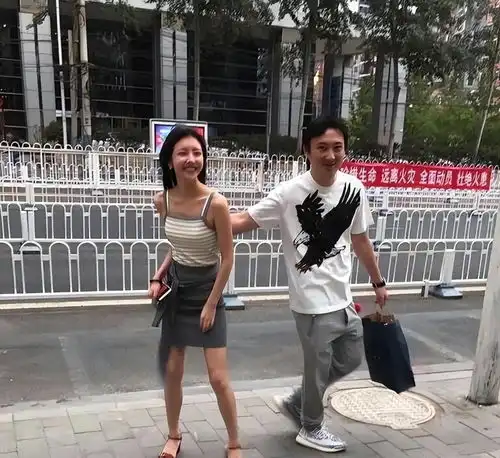王思聪近况曝光,头发凌乱像鸡窝,没有女伴陪同,网友有所收敛