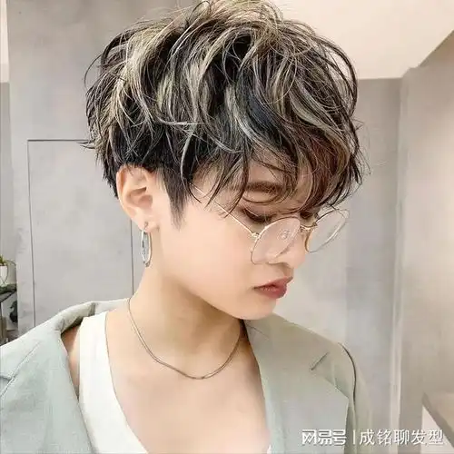 简约不失时尚,新款短发烫发上线,让你瞬间变身时尚icon