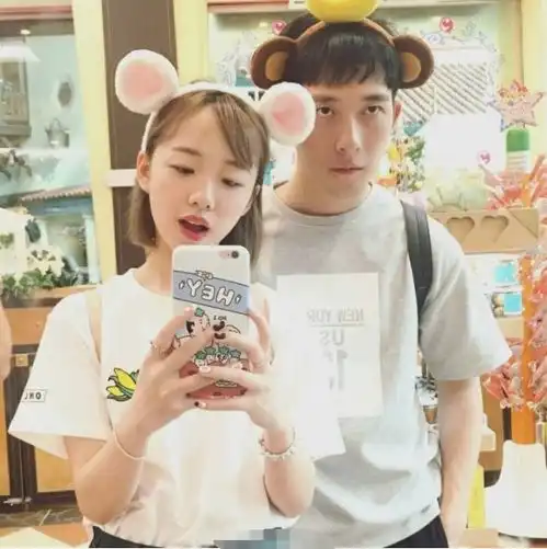 韩安冉前脚晒出离婚证,他后脚承认自己出轨,网友太现实了